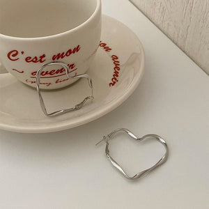 Minimalist Aesthetic Heart Earrings